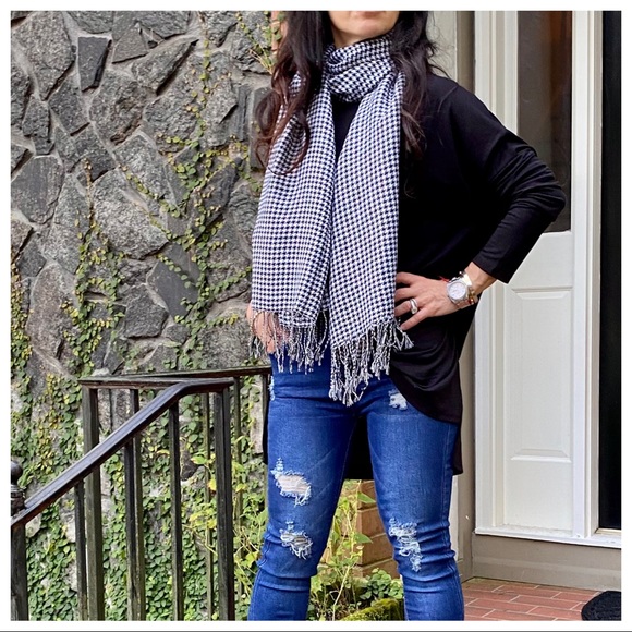 Black loose fit knit high low tunic - Picture 9 of 9